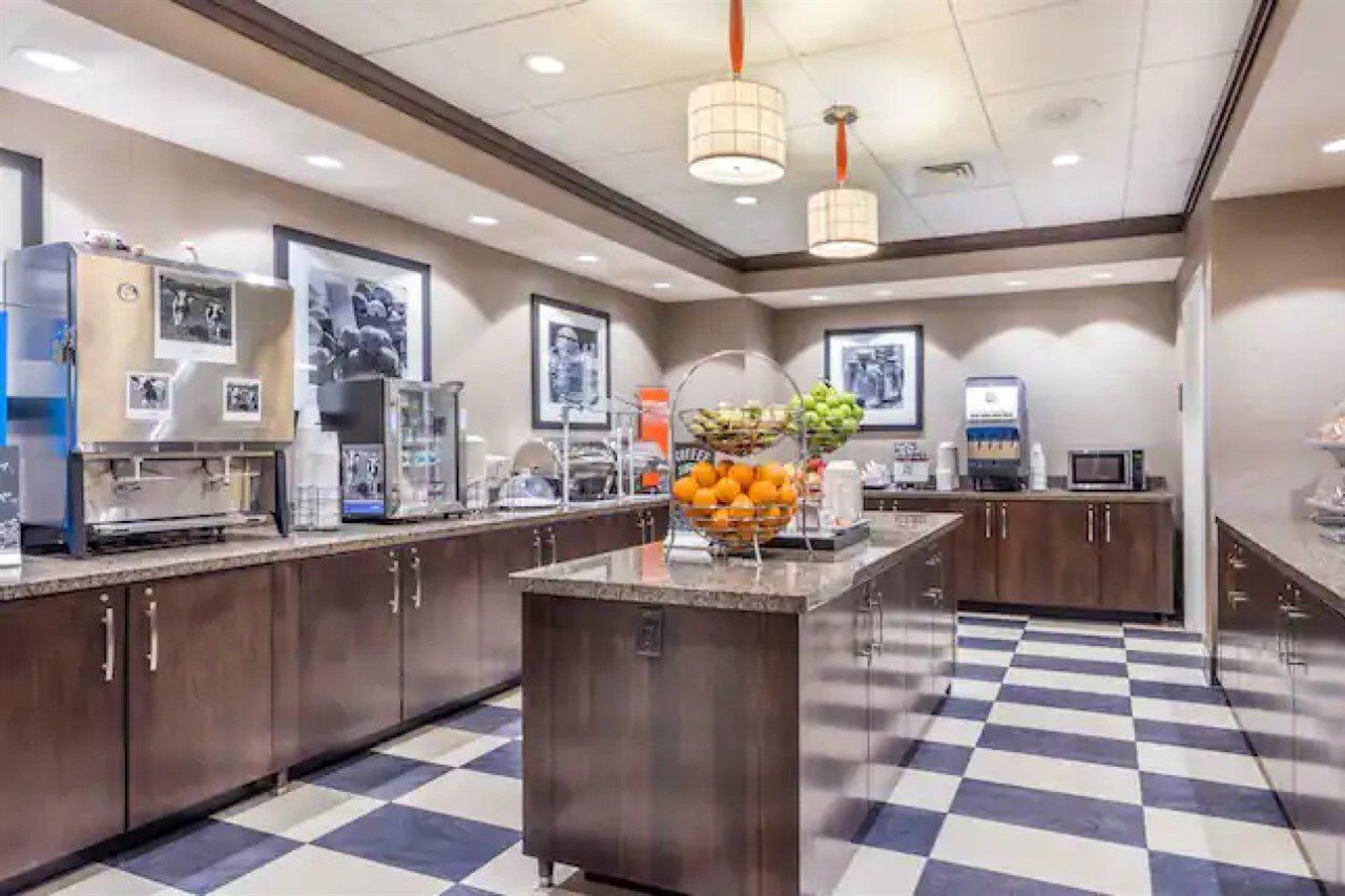 Hampton Inn & Suites Madison Downtown Ngoại thất bức ảnh