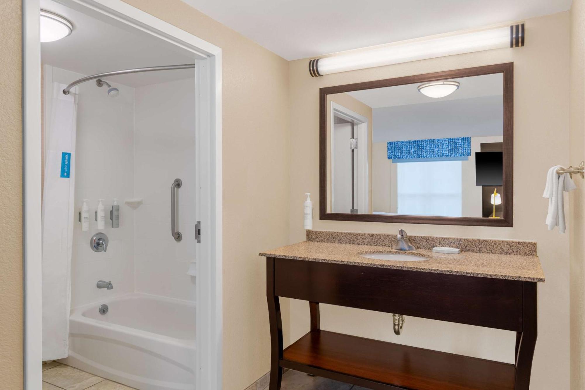 Hampton Inn & Suites Madison Downtown Ngoại thất bức ảnh