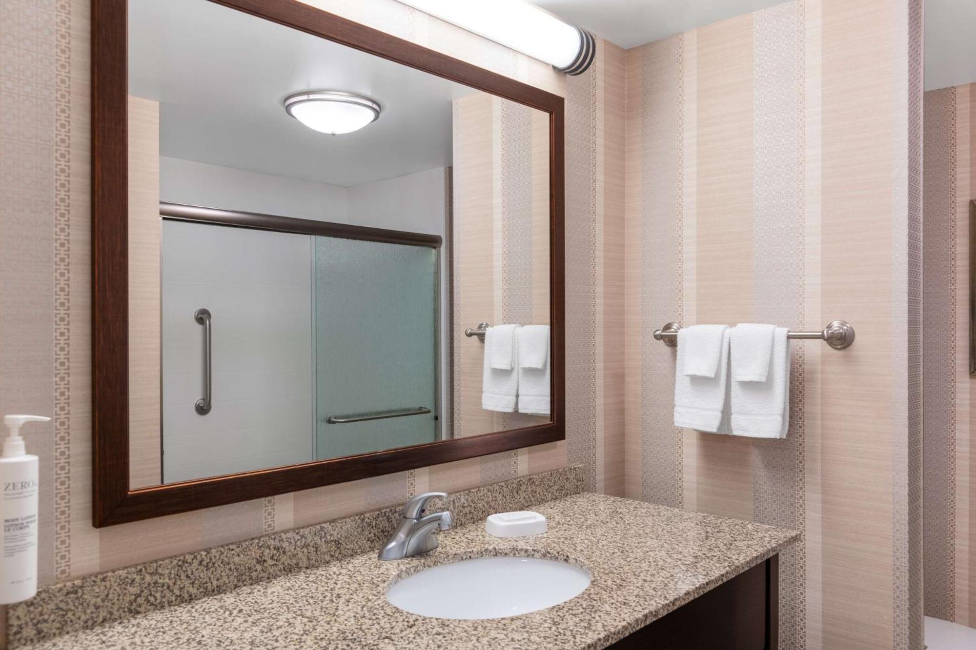 Hampton Inn & Suites Madison Downtown Ngoại thất bức ảnh