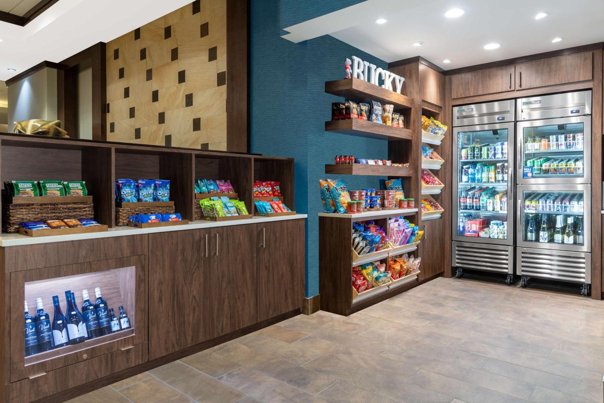 Hampton Inn & Suites Madison Downtown Ngoại thất bức ảnh